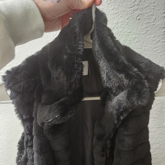 KATYDID Black faux fur lined zip up best, collard fur vest, black fur outerwear - Picture 3 of 14